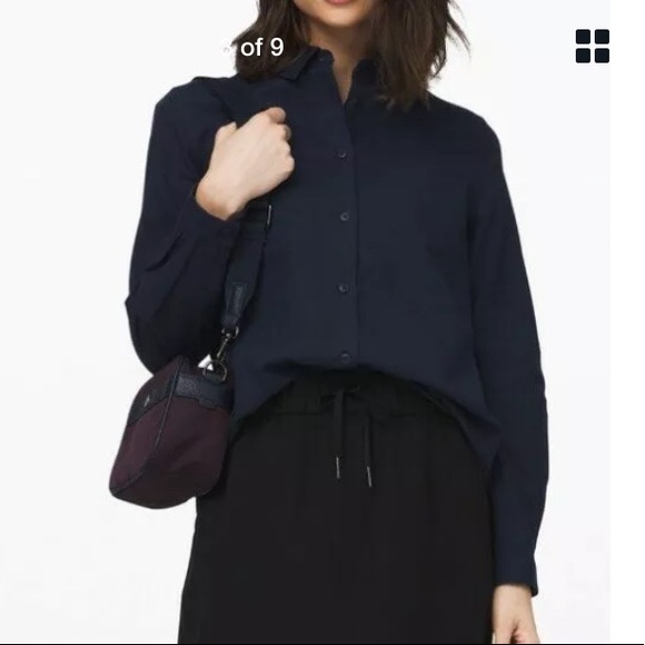 Lululemon women’s navy button down, size 4 🌿 - Picture 3 of 7